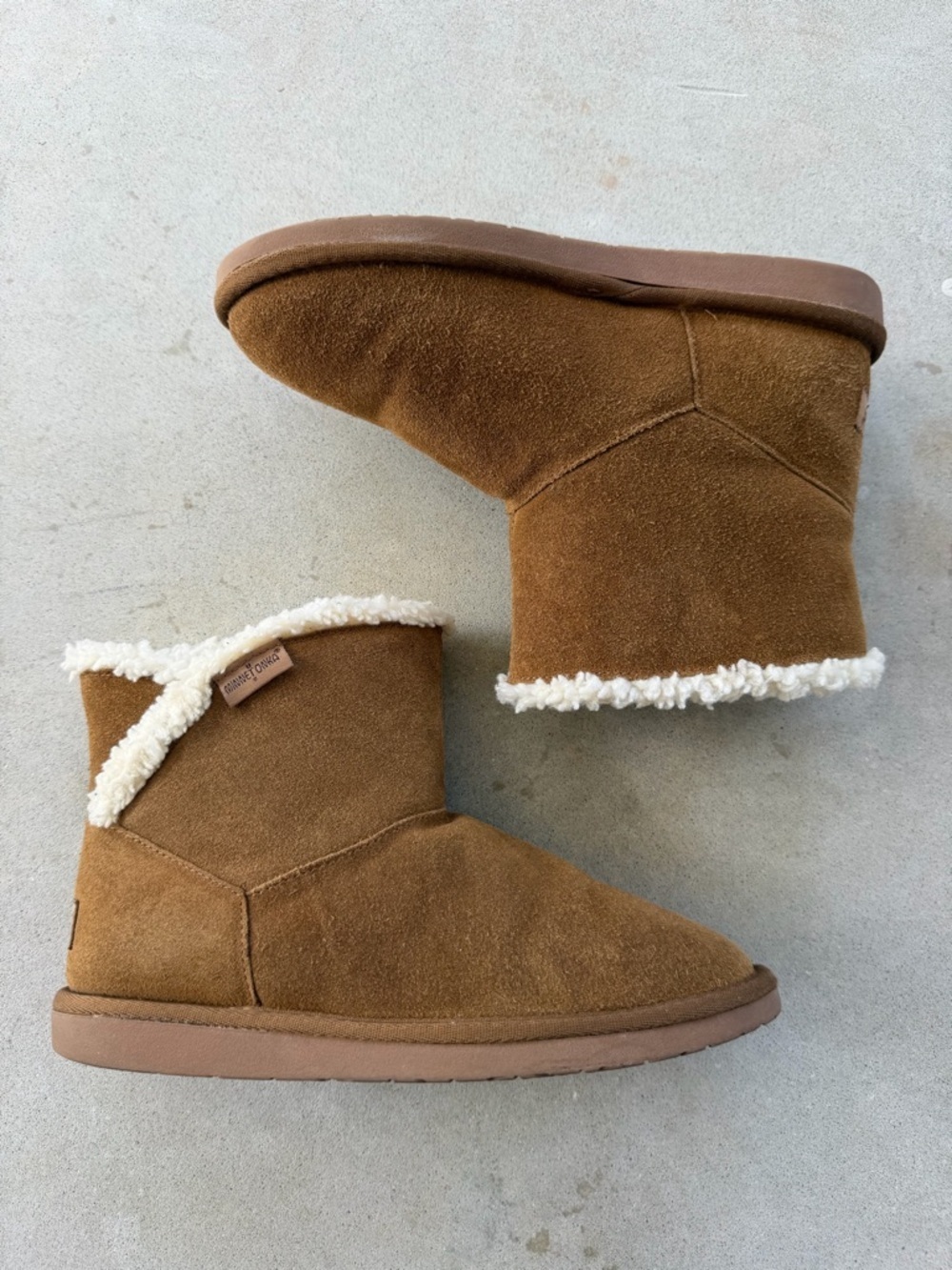 Minnetonka Suede Midwest Mini Boots Women’s Size 9 - Picture 1 of 10